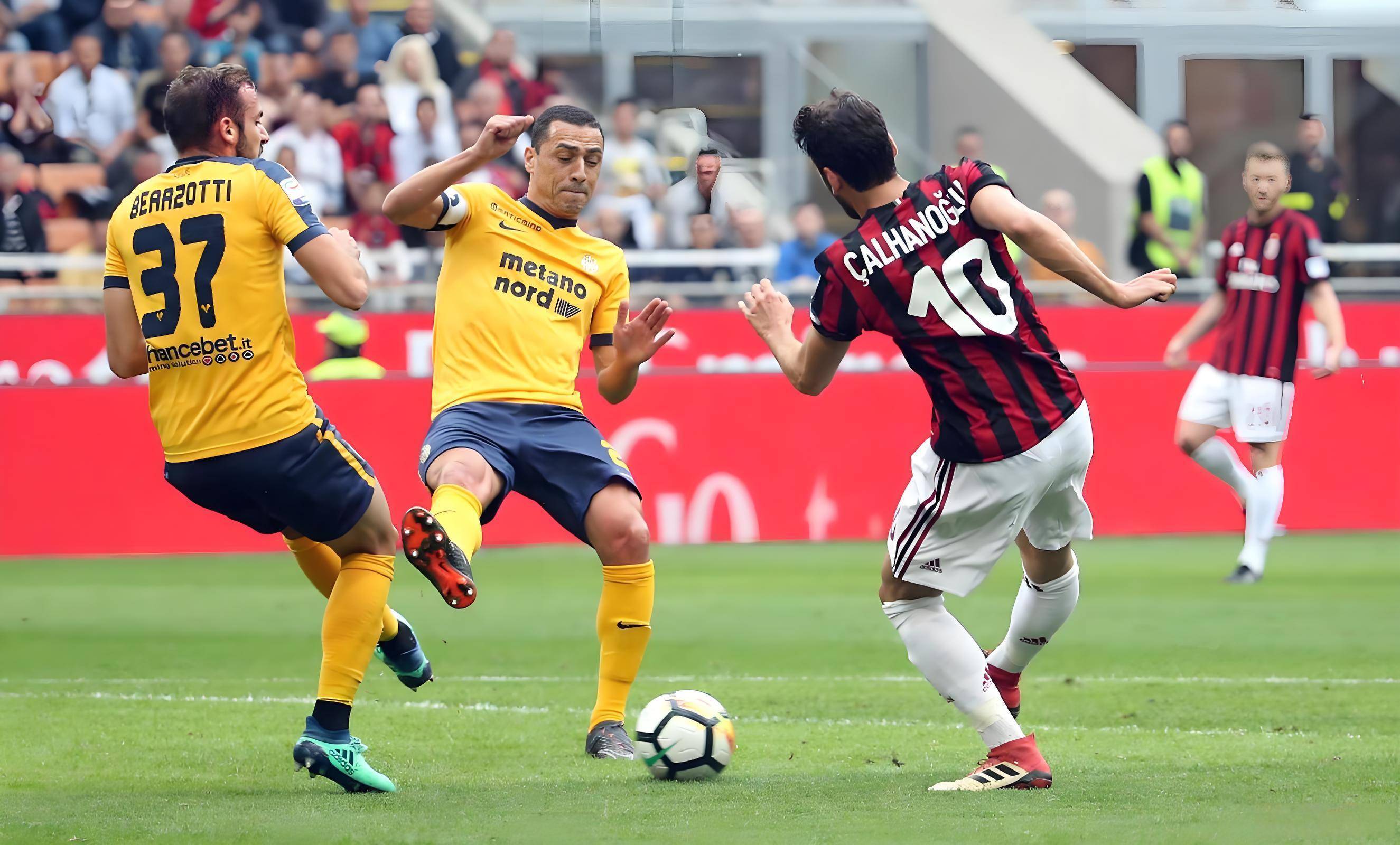 佛罗伦萨客场逆袭，中场连续进球(佛罗伦萨 新球场)