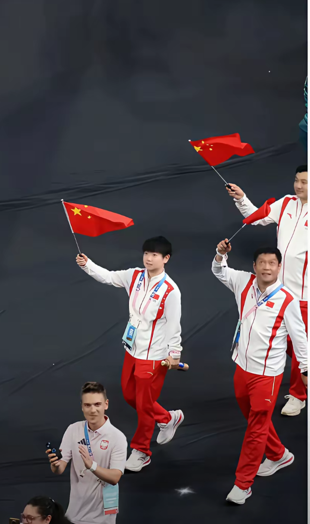 运动员们在赛场上表现如何