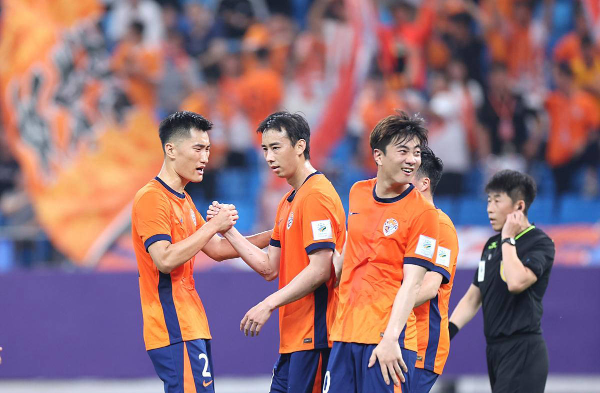 关于中超联赛新赛程对决展现球队实力对比，球迷热情高涨的信息